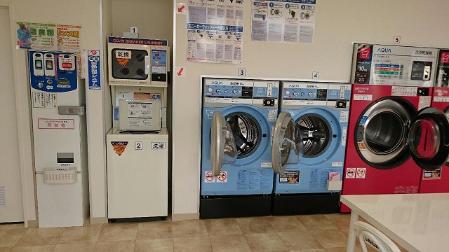 コインランドリー店内02
